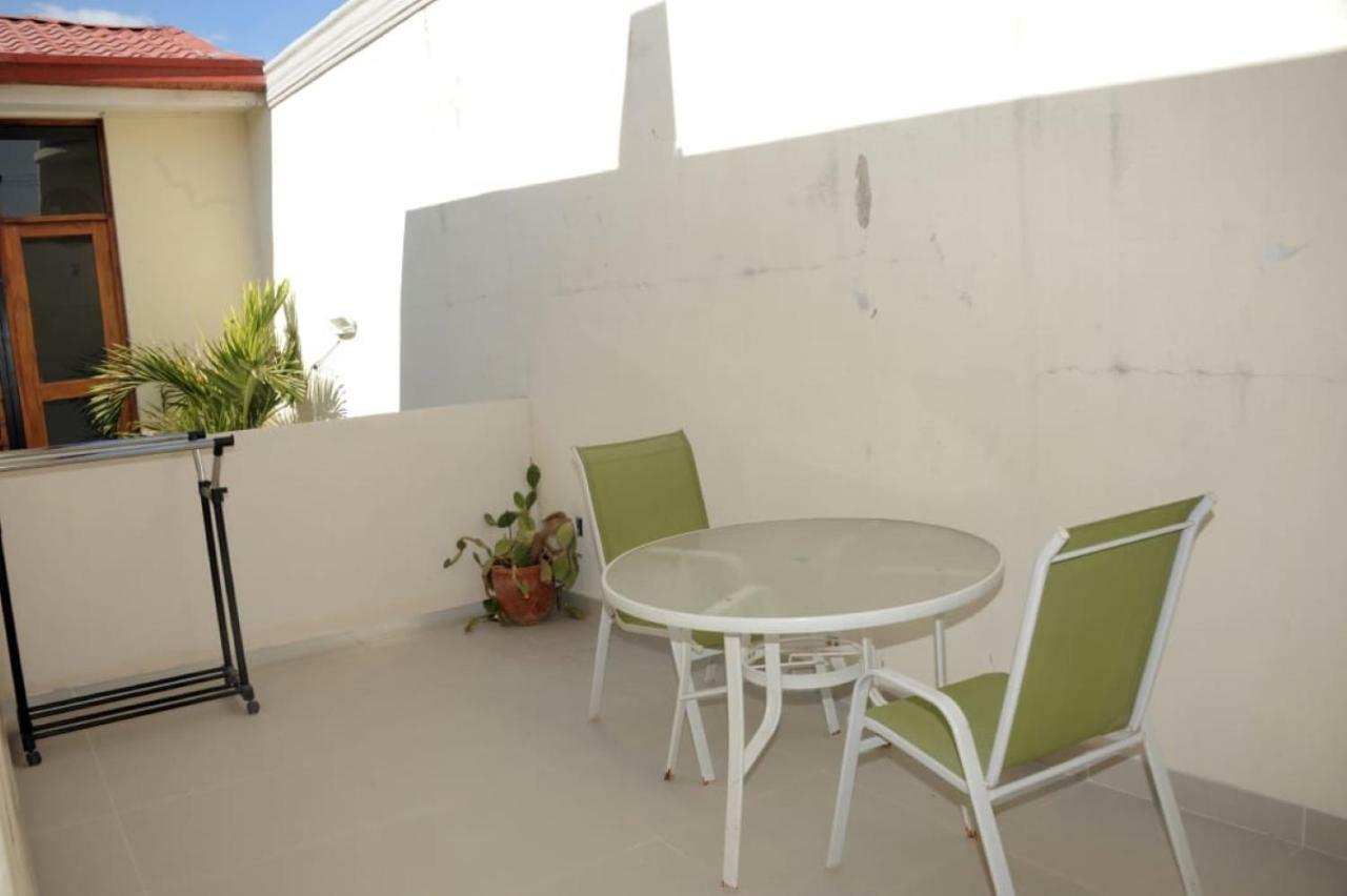 Apartamentos Casa Amarilla Granada Buitenkant foto